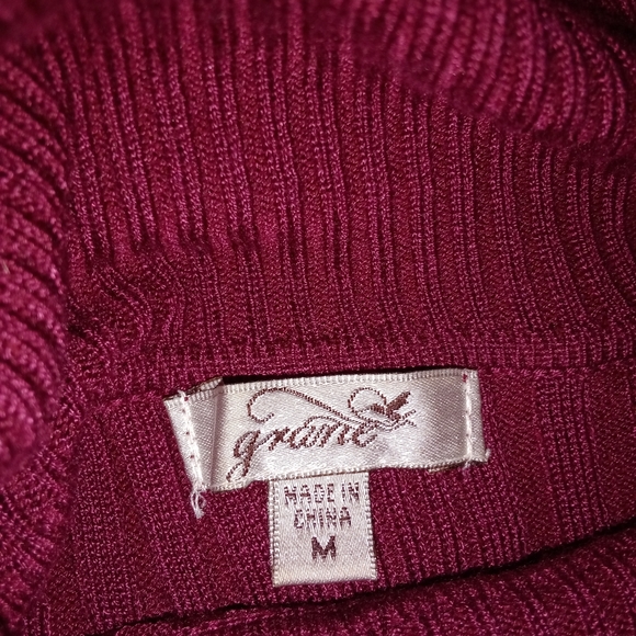 4 lightweight sweater tops - Picture 3 of 3